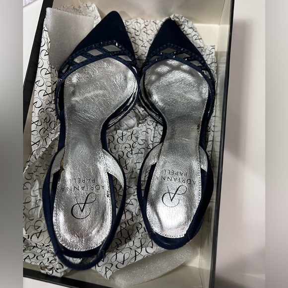 Adrianna Papell beautiful blue navy heels. - Picture 4 of 6